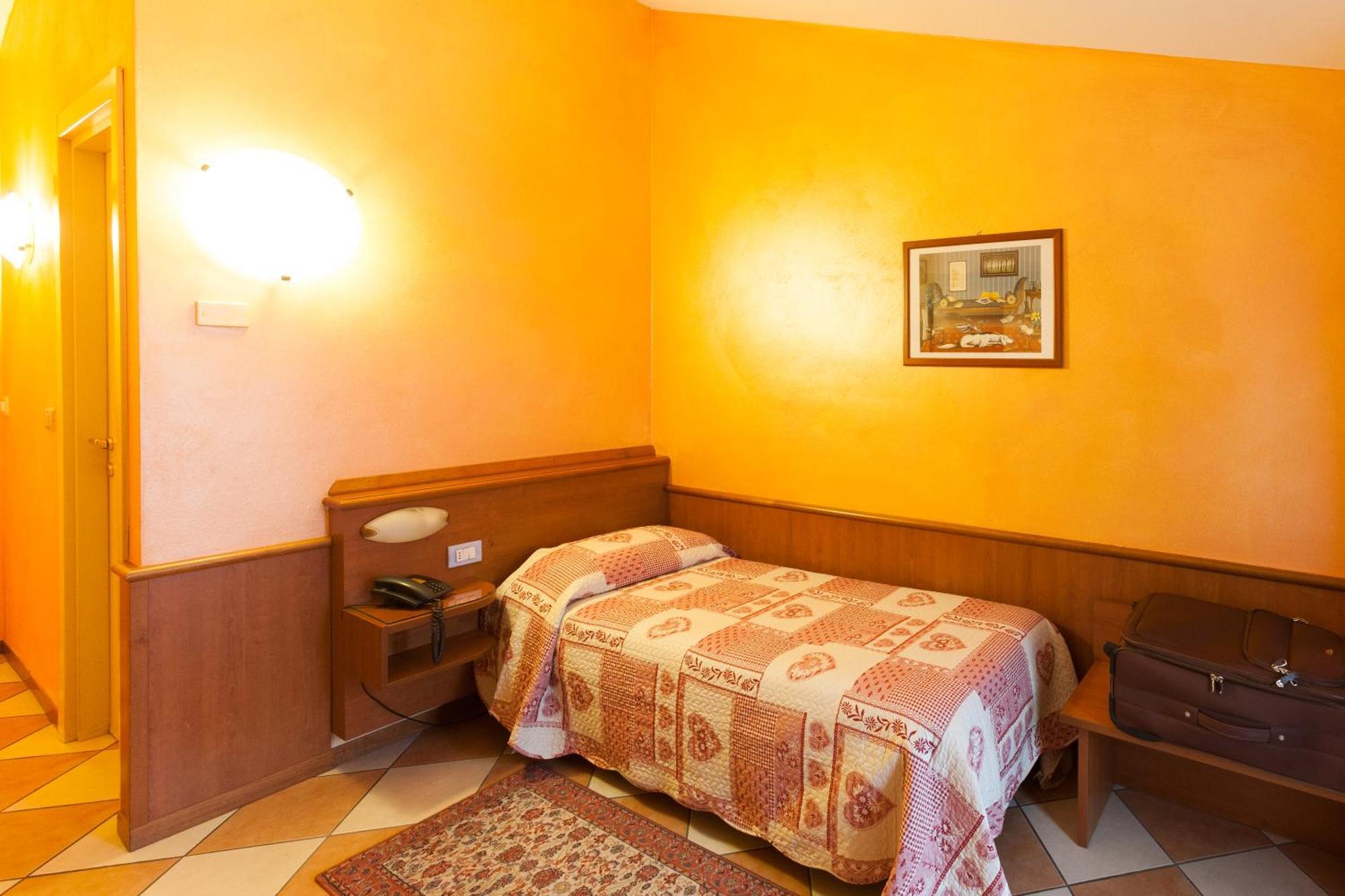 Hotel Antica Fonte Brescia Habitación foto